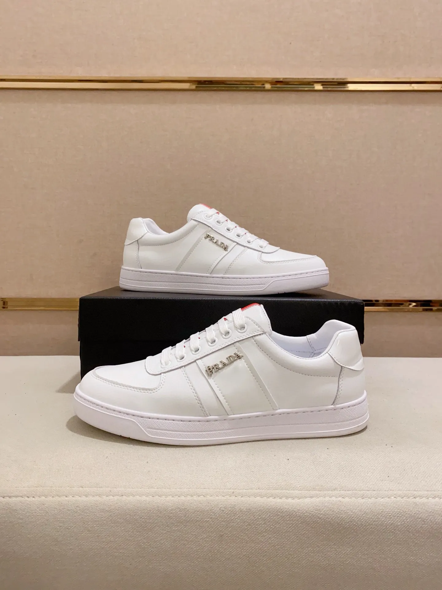 Men's shoes 💰: 440💰 [Prada～Prada] Trendy new models are on the market. Same style as the official website. Counter quality. Original matching. [Strong] [Strong] Selected first-layer cowhide fabric. Comfortable and breathable sheepskin lining, fine workmanship, upper layer made of 100% pure cowhide, original last shape, comfortable on the feet, shoe sizes 38 to 44